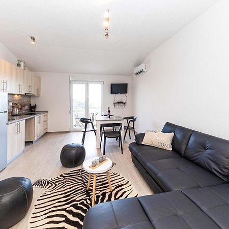Stunning Apartment In Kastel Luksic With Wifi Kastela Exterior photo